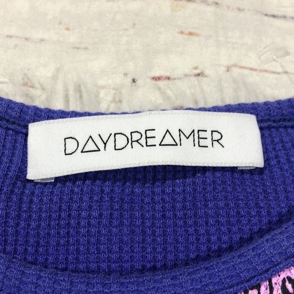 Daydreamer RUDE LOOKS COLD SHOULDER THERMAL GRAPHIC CROP Top - Picture 4 of 13